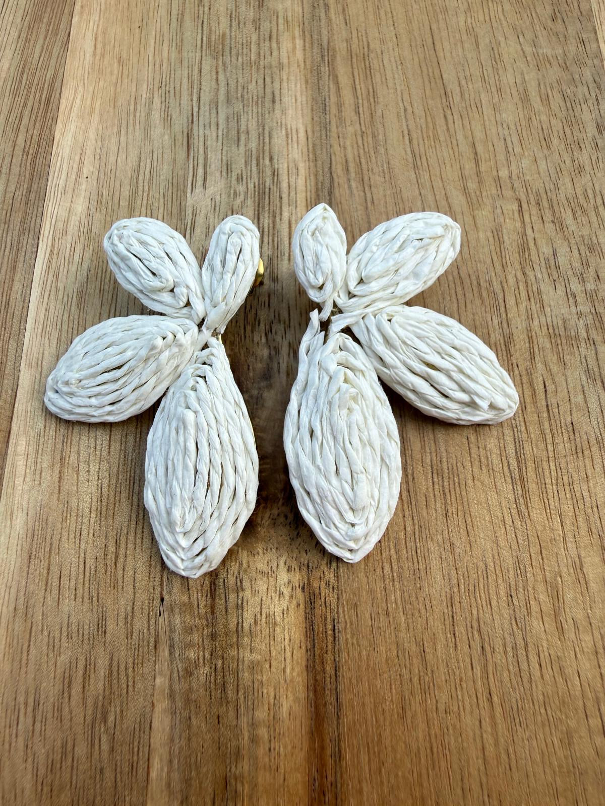 Boucles d’oreilles MATHILDE écrues